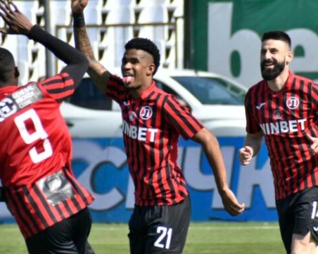 Локо без контрола в паузата