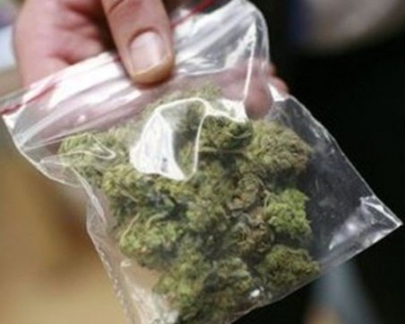 Непълнолетен е задържан заради 130 грама канабис