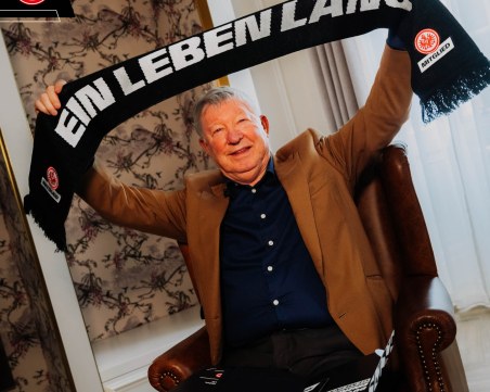 Сър Алекс стана доживотен почетен член на Айнтрахт (Франкфурт)