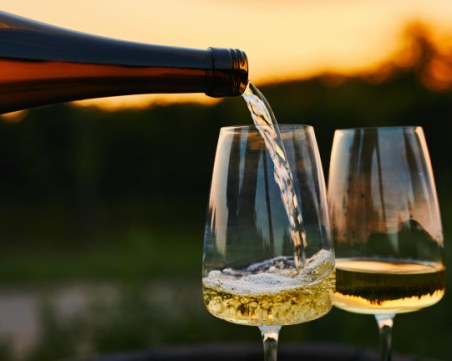 Защо никога да не слагаме лед на бялото вино