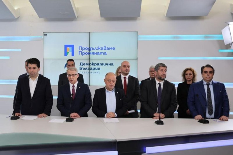 На брифинг от Продължаваме промяната-Демократична България кандидат-министри обявиха, че оттеглят номинациите си след връщането на