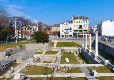 Предимно слънчево ще бъде времето в Пловдив днес като температурите