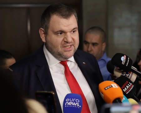 Пеевски: Приятел съм и на Петков, и на Борисов! Споразумението го писахме с лидера на ПП