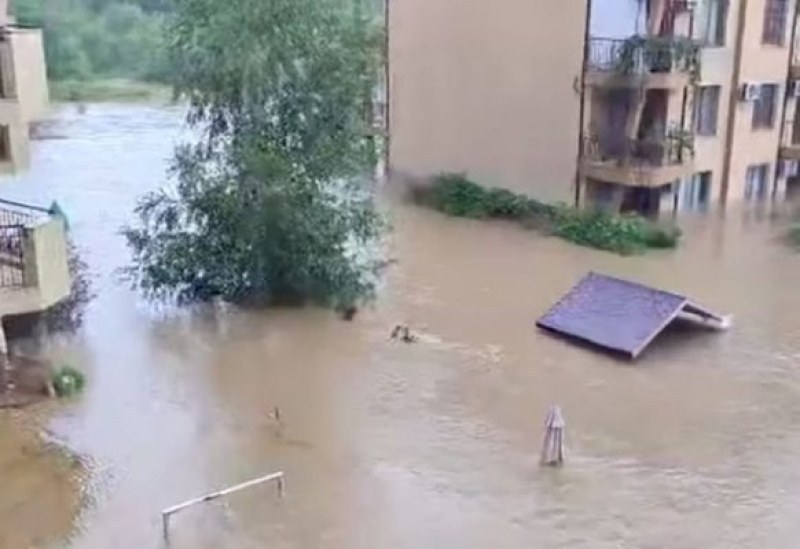 Изплатиха част от събраните средства на пострадалите от наводнението в Царево