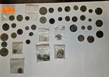 Голямо количество монети и предмети с белези на културно исторически ценности