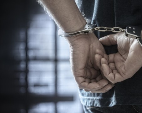 Мъж нахлу в магазин до Сточна гара, задигна оборота