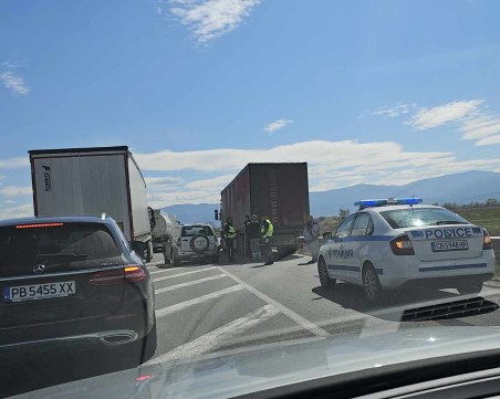 Тир и джип се удариха на входа на Пловдив, има задръстване