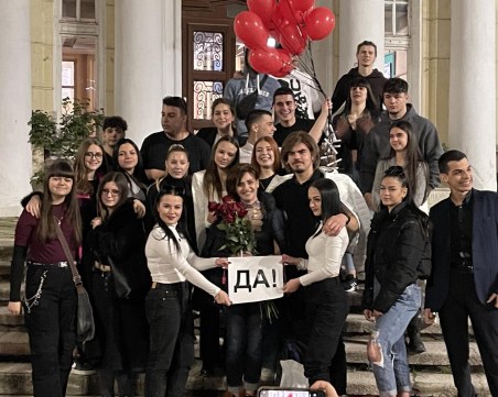 Един учебен час оживя в пиеса: Ученици от Пловдив с нестандартна изненада към класния им ръководител