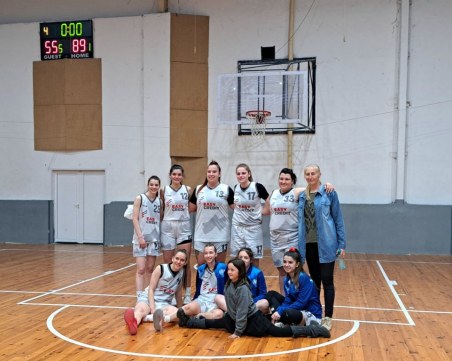 Баскетболистките на Академик завършиха сезона с победа