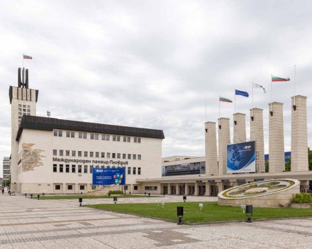 Дете получи гърч на спирка в Пловдив, непознати реагираха мигновено