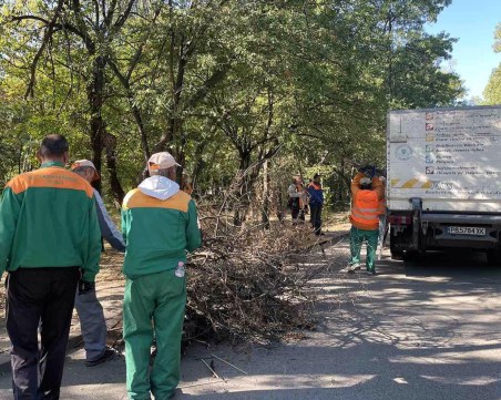 С техника и над 80 души „Градини и паркове