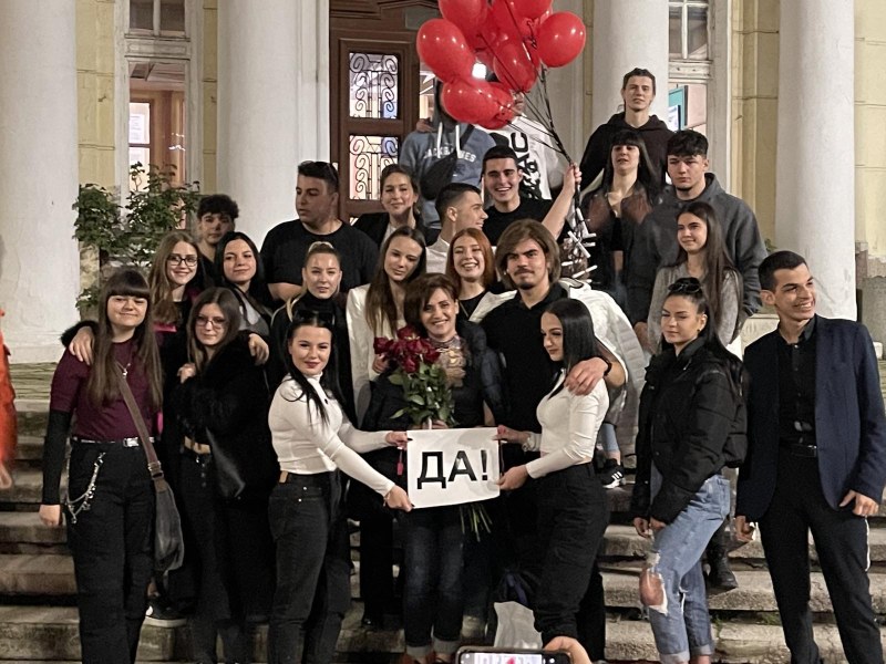 Един учебен час оживя в пиеса: Ученици от Пловдив с нестандартна изненада към класния им ръководител