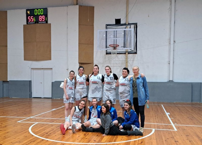 Женският баскетболен тим на Академик завърши сезона в женския баскетболен