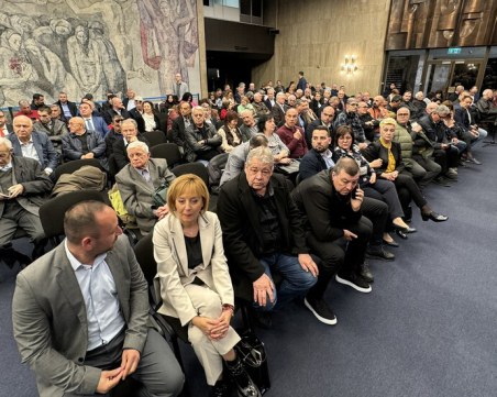 Бъдещето на БСП: Социалисти, несъгласни с политиката на Нинова, се срещнаха в НДК