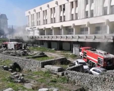 Пожар избухна в Централната поща в Пловдив