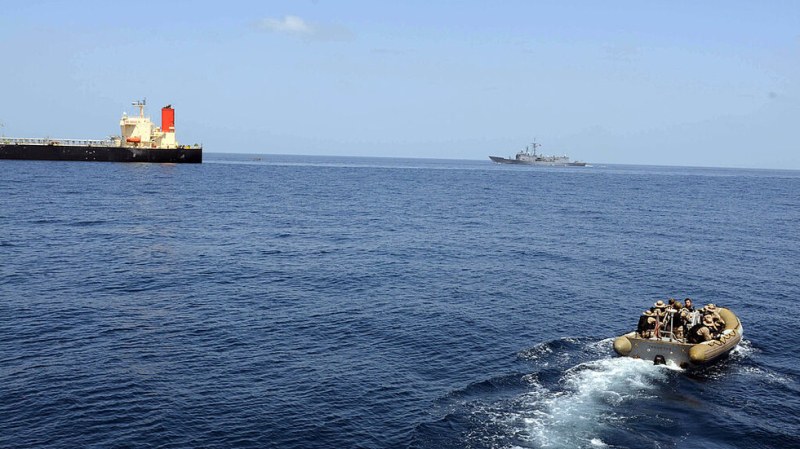Хутите обстрелваха петролен танкер в Червено море