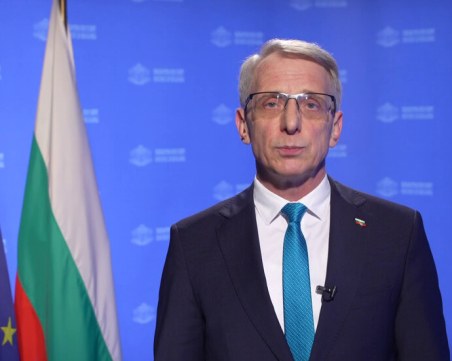 Денков: Нека гласуваме кабинет с премиер Мария Габриел и без смяна на министри