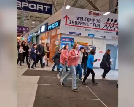 Евакуираха мол в Санкт Петербург заради сигнал за бомба