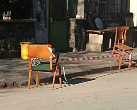 Вече и столове пазят паркомясто в Пловдив