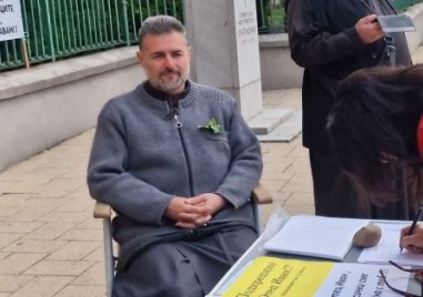 Осем дни продължи гладната стачка на сливенския свещеник Иван Янков