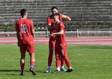 Спартак Пловдив надигра гостуващия му Асеновец Асеновград с 5 0 и