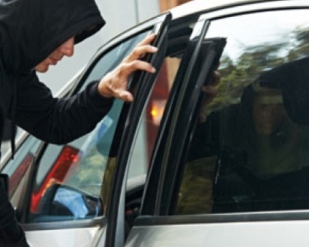 18-годишен младеж задигна автомобил в пазарджишко село