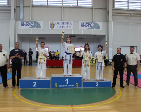 Каратисти на асеновградски клуб със 7 медала от турнир в Бургас