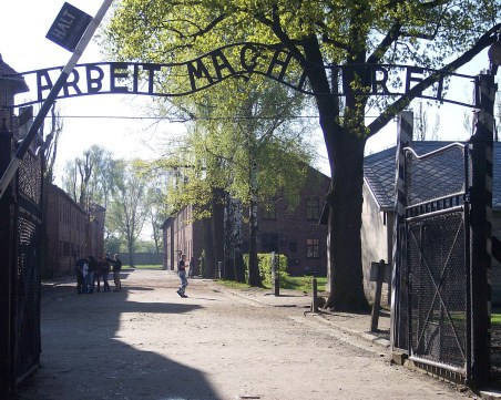 На този ден: В нацисткия концлагер Аушвиц в Полша са затворени първите жени затворнички