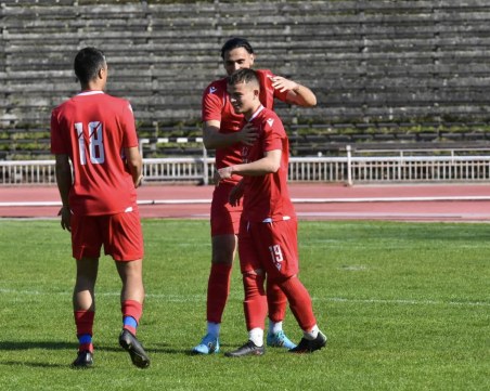 Спартак разгроми Асеновец