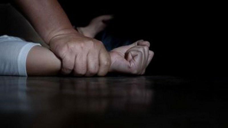 Мъж изнасили и преби майката на двете си деца в Перник