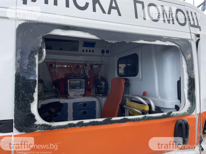 Пострадалите при катастрофата с линейка в Пловдив са откарани в болница