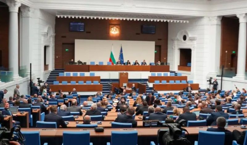 Парламентът прие отказа на Мария Габриел от поста министър-председател на България.