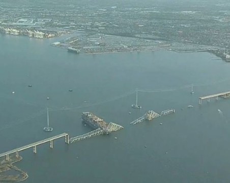 След рухването на мост в САЩ: Прекратиха спасителните операции, жертвите са 6