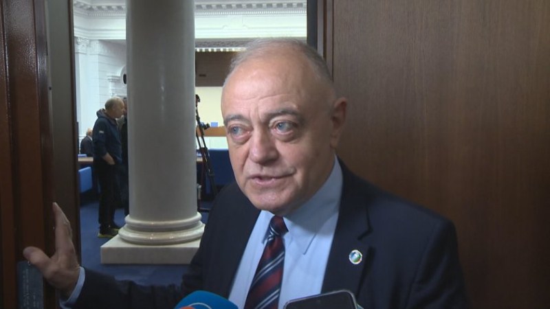 Атанасов: Няма да съставяме правителство, ще върнем празна папка на Радев