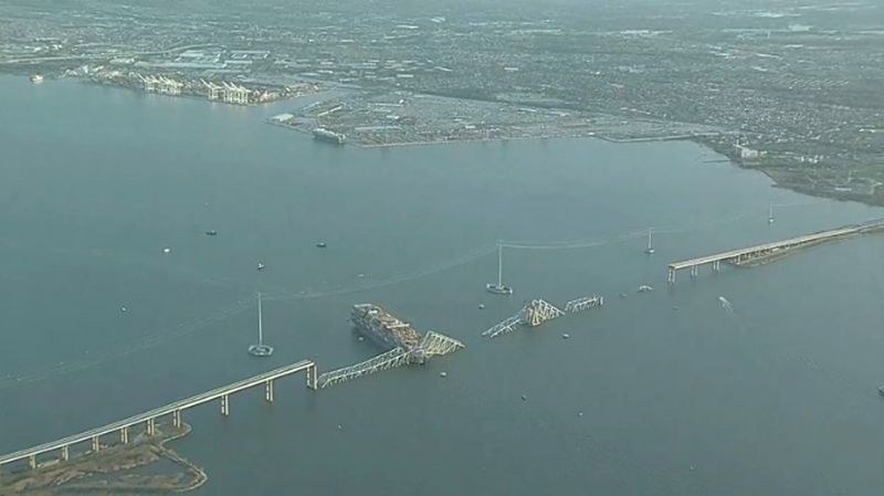 След рухването на мост в САЩ: Прекратиха спасителните операции, жертвите са 6
