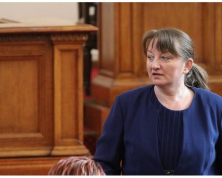 Деница Сачева: Въпросът кога сме решили да отидем на избори не е към мен