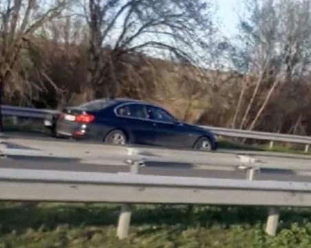 Поредно безумие на пътя! Шофьор хвърчи в насрещното на АМ 