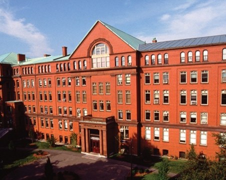 Кандидат-студенти бягат от 