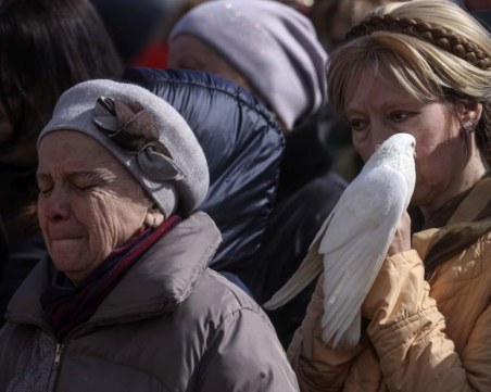 Русия скърби: Траурен концерт край срутения „Крокус хол