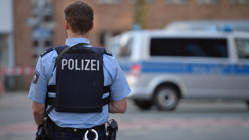 Полицията в Германия уби мъж, въоръжен с хладно оръжие