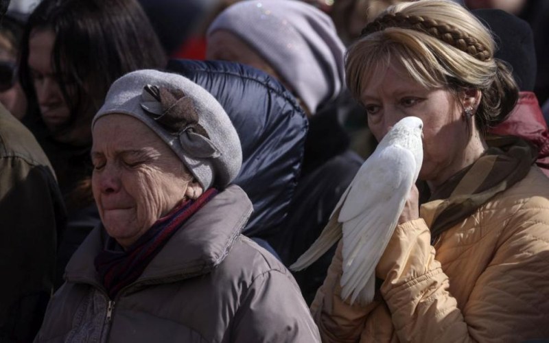 Русия скърби: Траурен концерт край срутения „Крокус хол