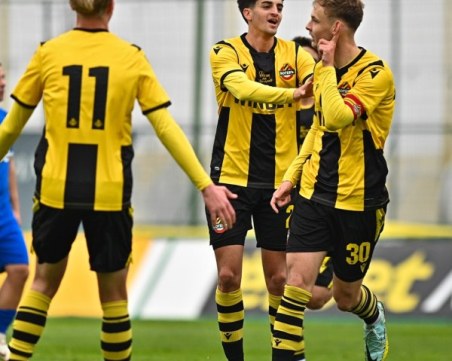 Дубълът на Ботев продължава с победите