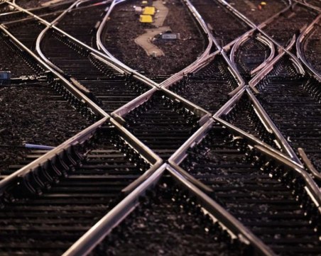 Катастрофа между автобус и влак край Москва, има загинали