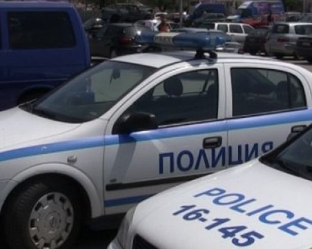 Пияни младежи вилняха в центъра на Пловдив, счупиха градинска чешма