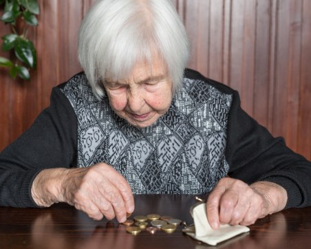 Плащат пенсиите за април ден по-късно