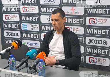 Треньорът на Локомотив Александър Томаш опроверга информация че е в