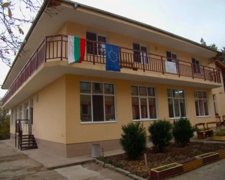 Пиян персонал и мизерия в дом за хора с умствена изостаналост