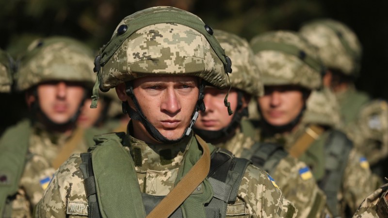 Украйна вече ще взима войници на 25 години