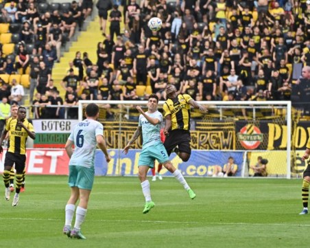Ботев с ключов мач срещу Берое днес