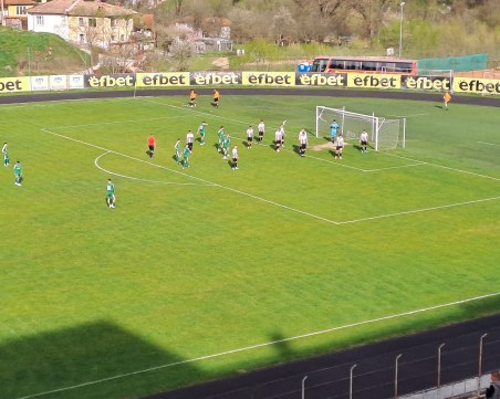 Дубълът на Локо загуби гостуването си на Родопа, тежка контузия беляза двубоя